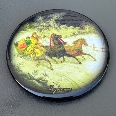 Russian Lacquer Wooden Hand Painted Horses Carriage Ride Scene on a Magnet